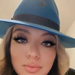 Meet your Posher, Karla